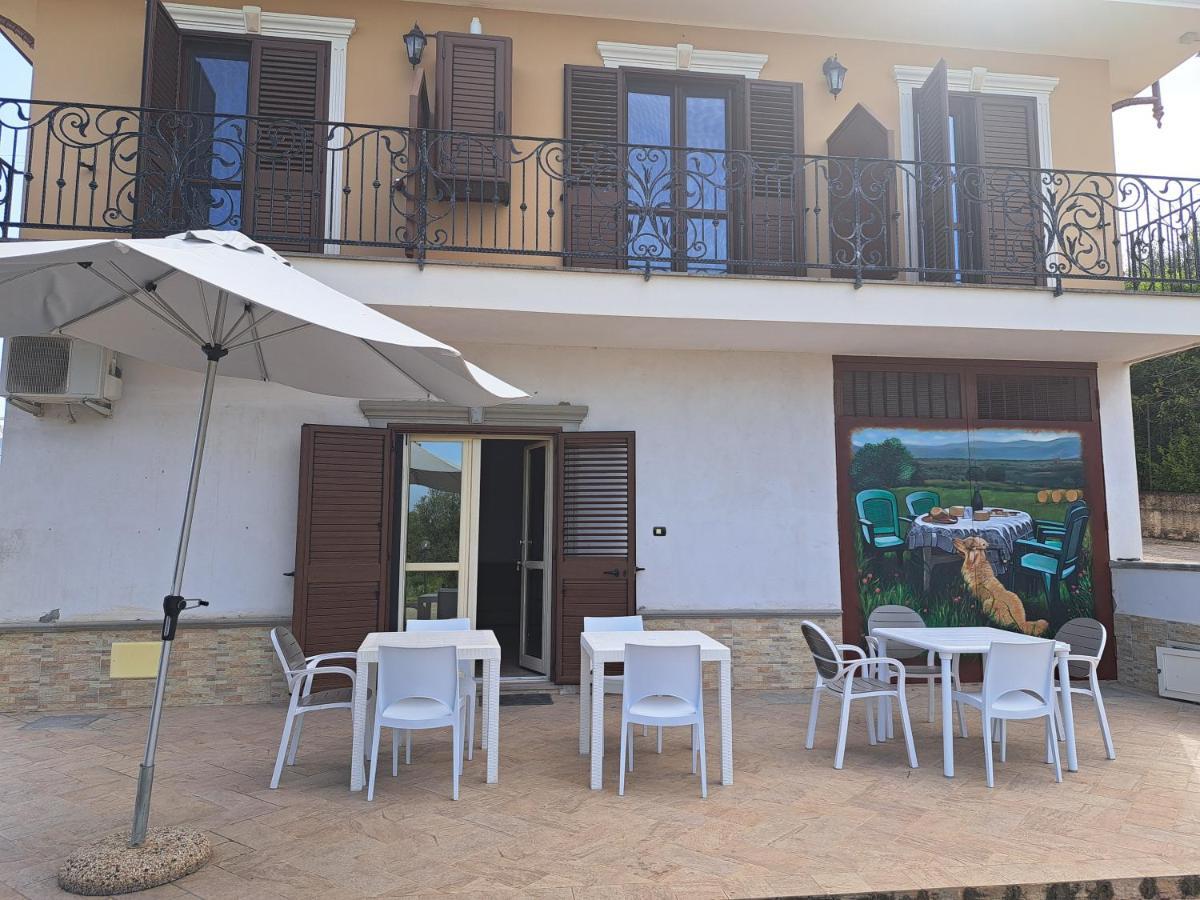 B&B Villa Mery Mileto Eksteriør bilde