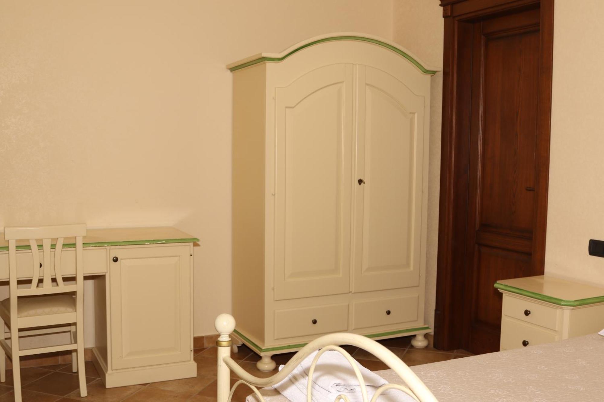 B&B Villa Mery Mileto Eksteriør bilde