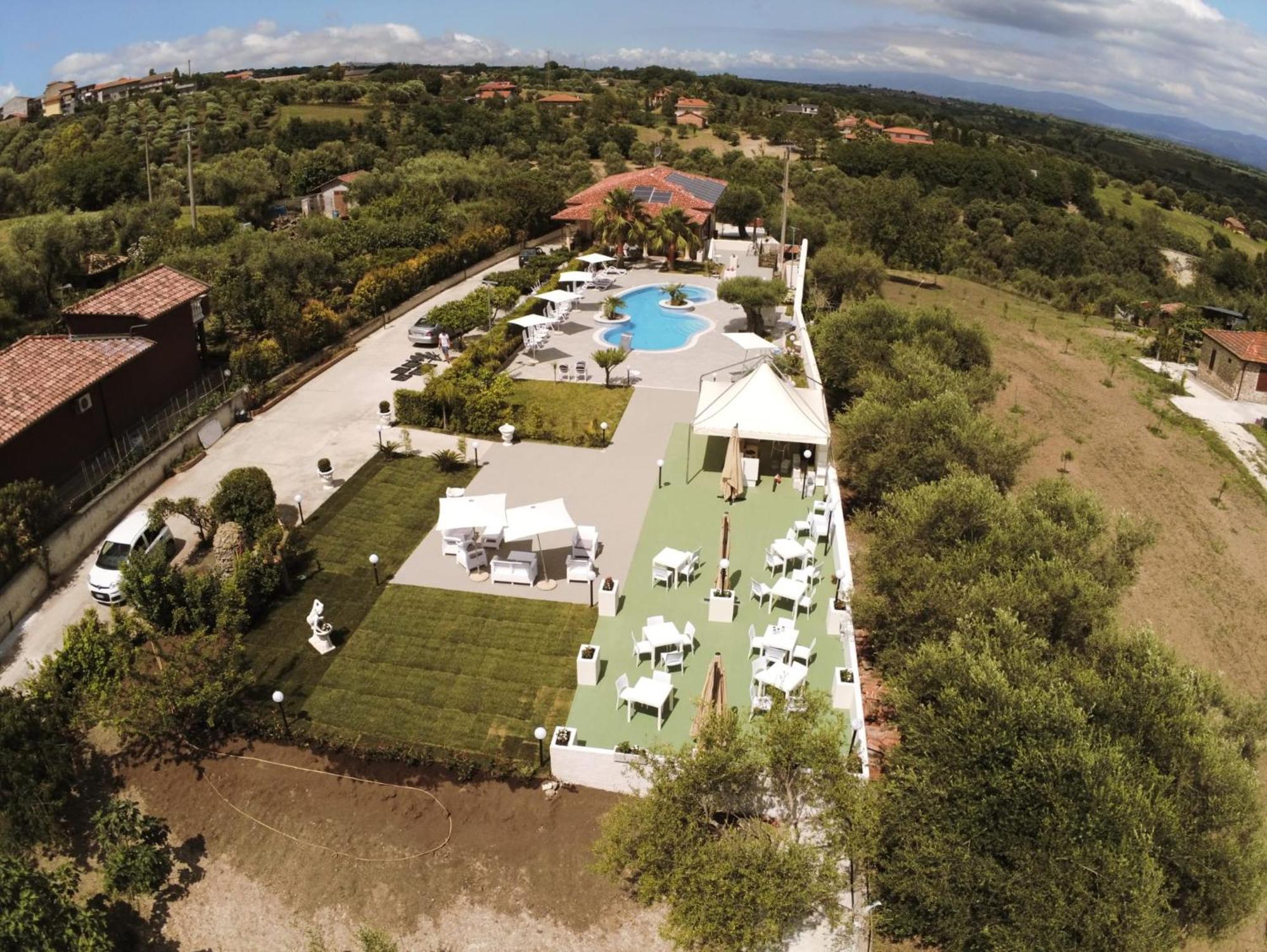 B&B Villa Mery Mileto Eksteriør bilde
