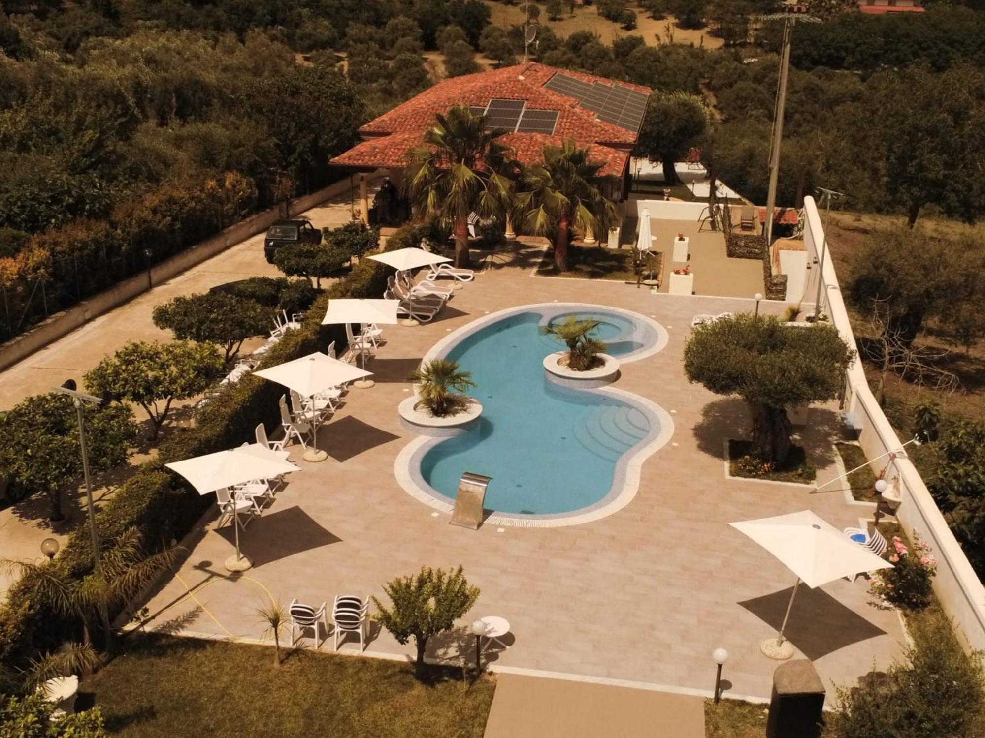 B&B Villa Mery Mileto Eksteriør bilde
